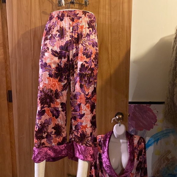 Anthropologie luxurious pajamas - Picture 3 of 7